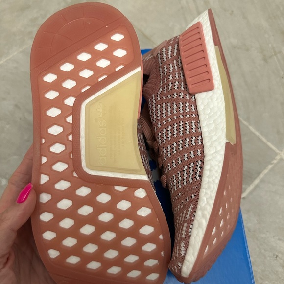 adidas nmd r1 stlt primeknit ash pink NWOT NEW WITHOUT TAGS - Picture 2 of 5
